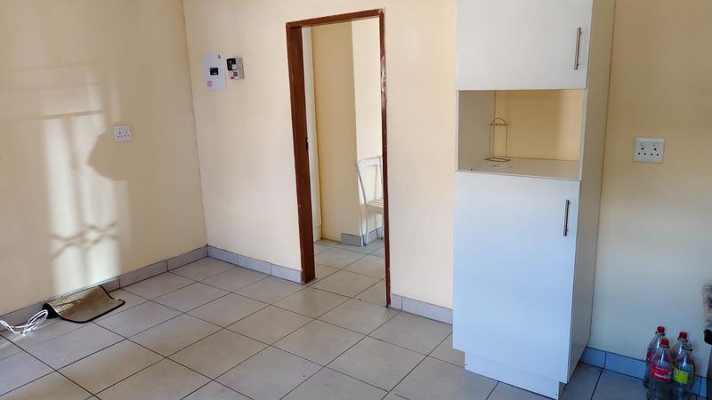 To Let 1 Bedroom Property for Rent in Miederpark North West
